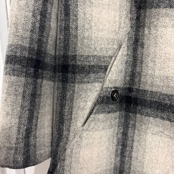 Nicholas K Designer Wool Blend Plaid Asymmetrical Coat with Faux Fur Collar (M) - Picture 4 of 13